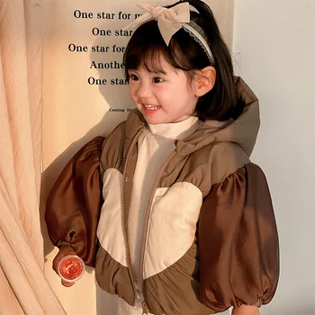 2023 Зимнее стеганое пальто для маленьких девочек с хлопчатобумажной подкладкой и капюшоном с рукавом 