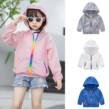 Новые летние детские пальто, солнцезащитные куртки с капюшоном, Тонкая однотонная детская верхняя одежда, одежда для девочек и мальчиков с сумкой для хранения